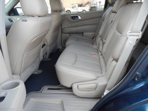 Used 2014 Nissan Pathfinder SL w/ SL Tech Package FWD image 32
