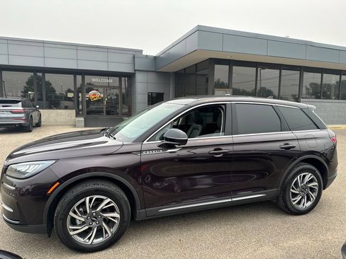 Used 2023 Lincoln Corsair AWD w/ Equipment Group 101A image 2