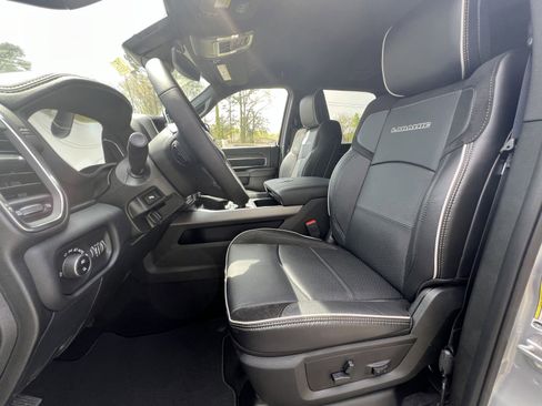 New 2026 RAM 2500 Laramie AWD/4WD image 16