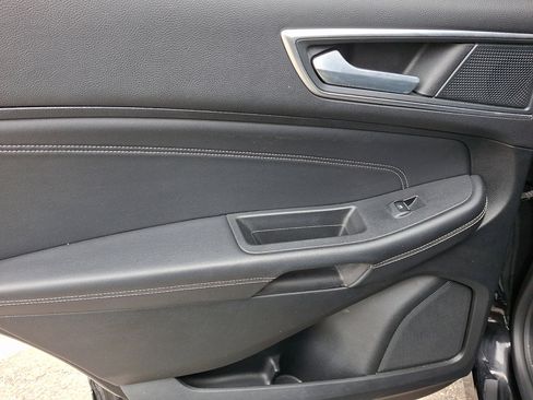 Used 2024 Ford Edge Titanium image 19