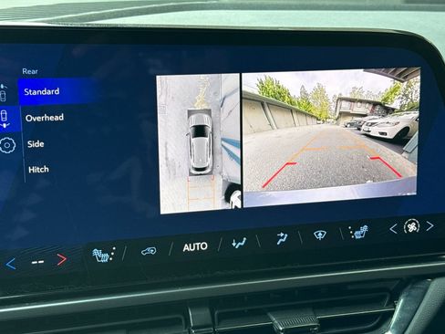 Used 2024 Chevrolet Equinox EV RS FWD image 27