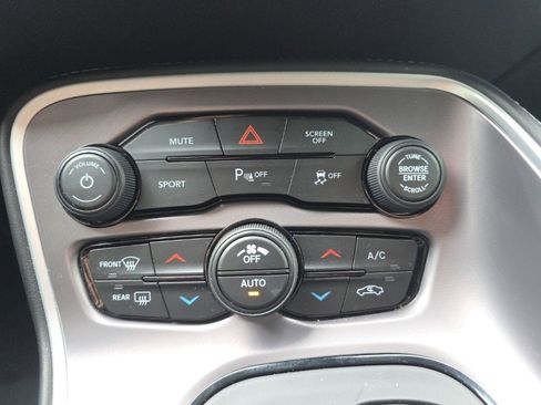 Used 2022 Dodge Challenger SXT w/ Plus Package image 27