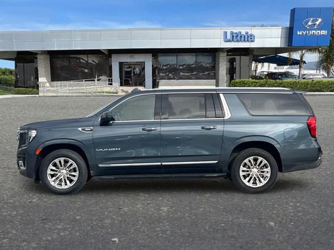 Used 2021 GMC Yukon XL SLT w/ SLT Luxury Plus Package image 4