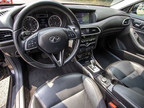 Used 2017 INFINITI QX30 w/ Cargo Package image 12