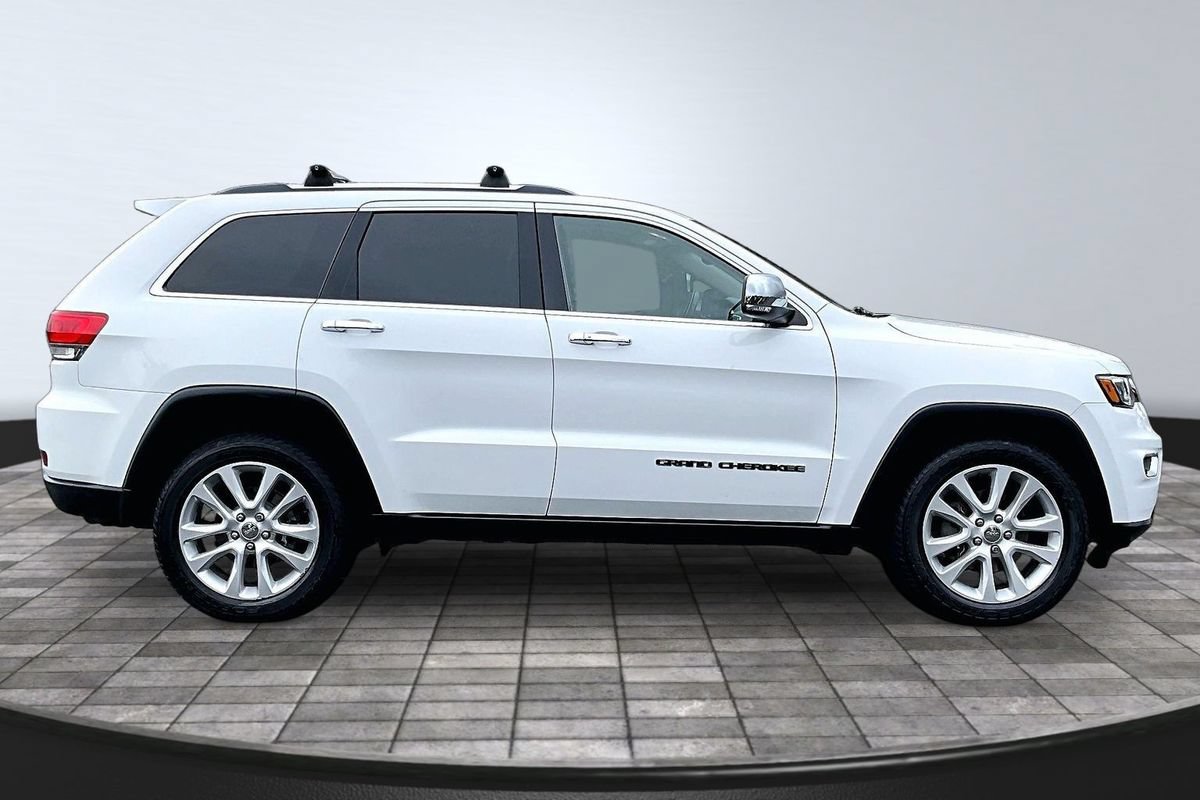 Used 2017 Jeep Grand Cherokee Limited w/ Luxury Group II AWD/4WD image 8
