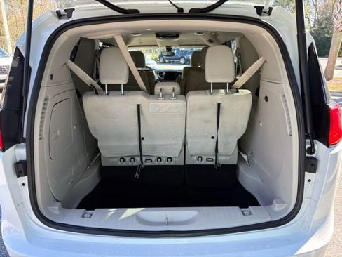 Used 2018 Chrysler Pacifica Touring Plus image 36