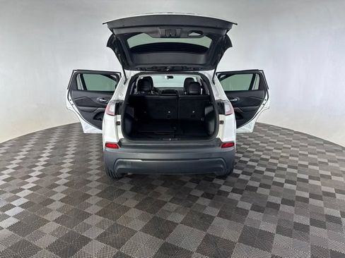 Used 2019 Jeep Cherokee Latitude Plus AWD/4WD image 19