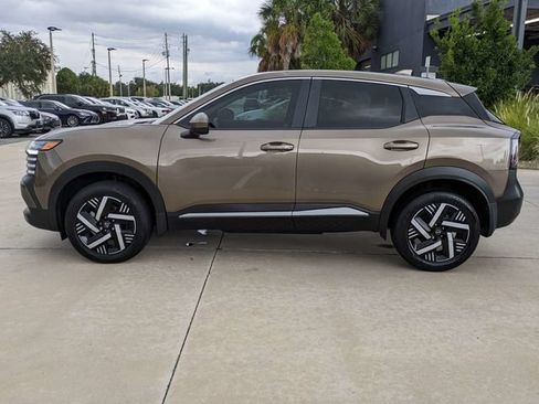 Used 2025 Nissan Kicks SV FWD image 9