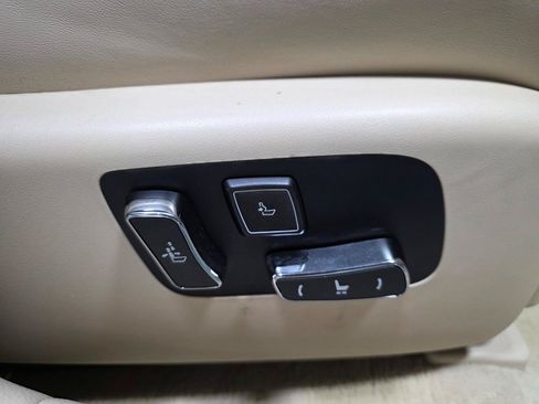 Used 2013 Lexus LS 460 w/ Comfort Pkg RWD image 25