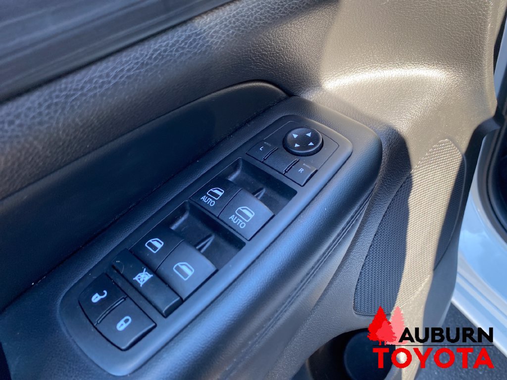 Used 2020 Jeep Grand Cherokee Altitude AWD/4WD image 10