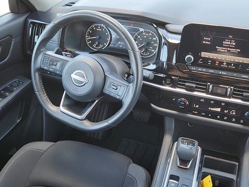 Used 2025 Nissan Pathfinder SV AWD/4WD image 5