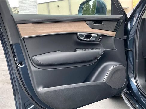New 2026 Volvo XC90 B5 Plus image 24