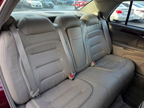 Used 2002 Cadillac De Ville w/ Comfort/Convenience Pkg image 31