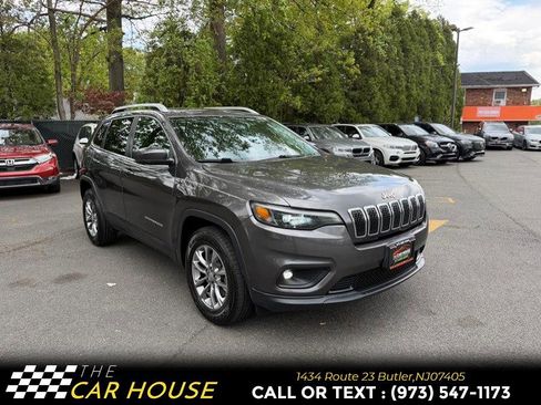 Used 2019 Jeep Cherokee Latitude Plus w/ Cold Weather Group AWD/4WD image 9