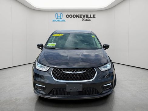 Used 2023 Chrysler Pacifica Touring-L FWD image 4