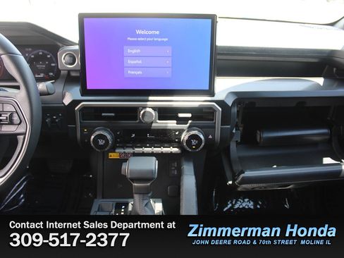 Used 2025 Toyota 4Runner Limited w/ Tow Technology Package AWD/4WD image 19