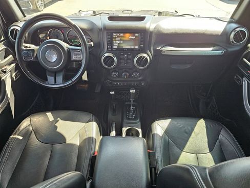 Used 2016 Jeep Wrangler Unlimited Sahara w/ Connectivity Group AWD/4WD image 11