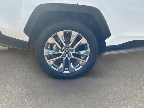 Used 2019 Toyota RAV4 XLE Premium FWD image 28