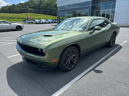 Used 2023 Dodge Challenger SXT w/ Plus Package RWD image 4