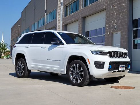 Used 2025 Jeep Grand Cherokee Overland w/ Advanced Protech Group III AWD/4WD image 1