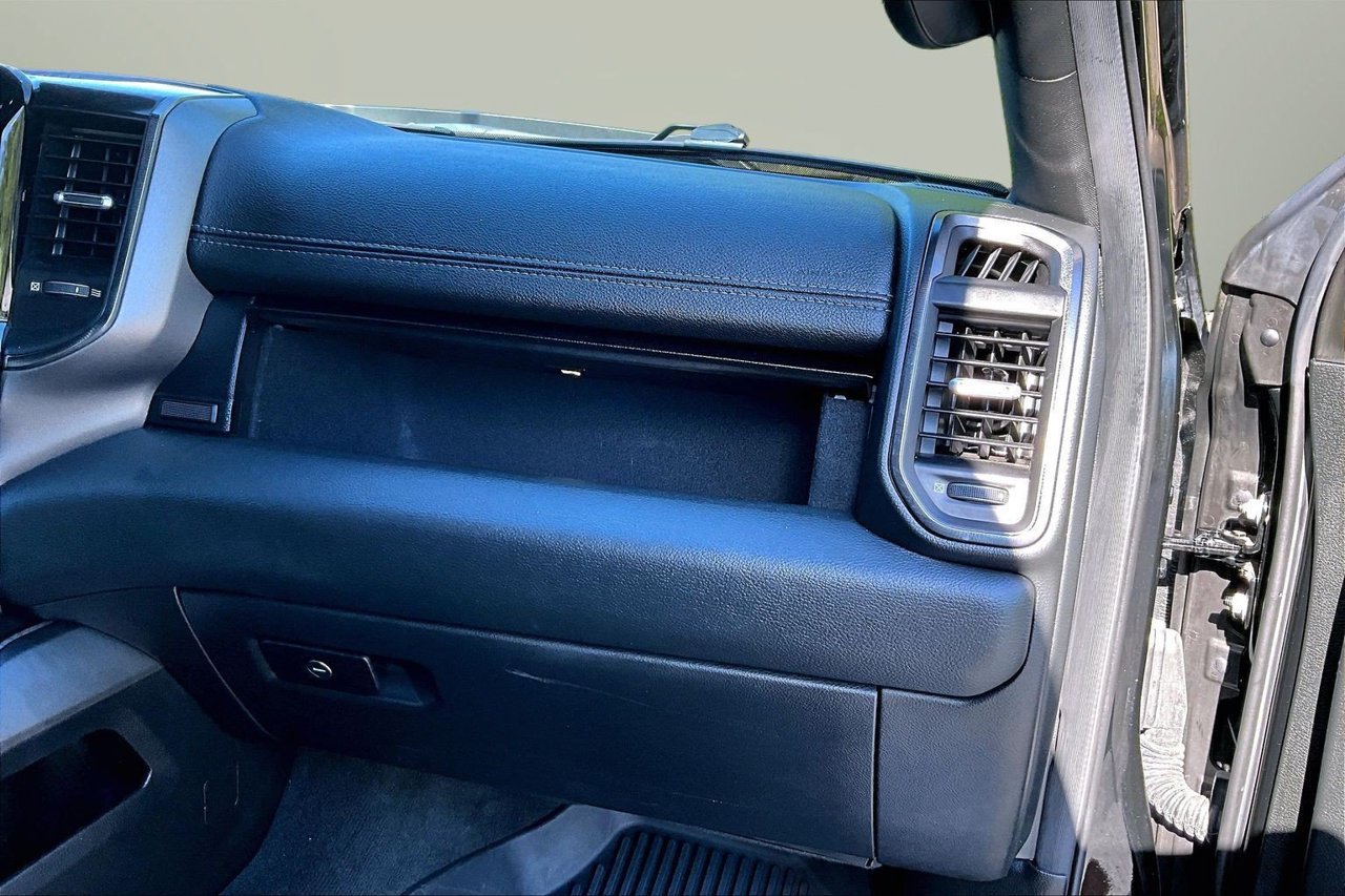 Used 2022 RAM 1500 Laramie AWD/4WD image 19