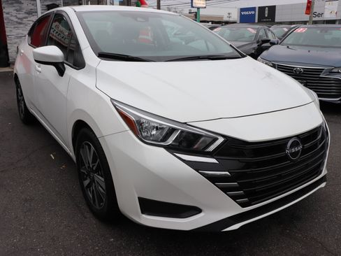 Used 2024 Nissan Versa SV image 7