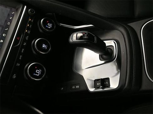 Used 2018 Jaguar E-PACE S image 21