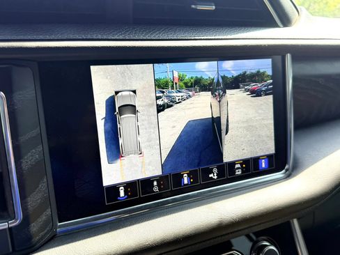 Used 2022 GMC Yukon XL Denali AWD/4WD image 26