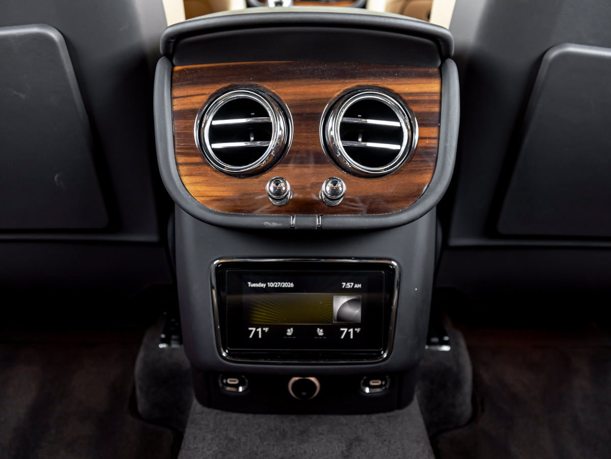 Used 2023 Bentley Bentayga AWD/4WD image 32