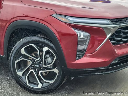 Used 2025 Chevrolet Trax RS w/ Driver Confidence Package image 3