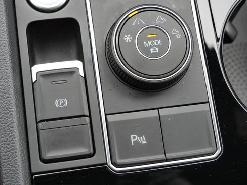 Used 2022 Volkswagen Atlas Cross Sport SEL R-Line image 28