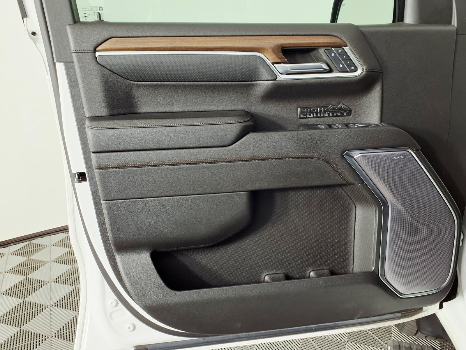Used 2023 Chevrolet Silverado 1500 High Country w/ High Country Premium Package AWD/4WD image 16
