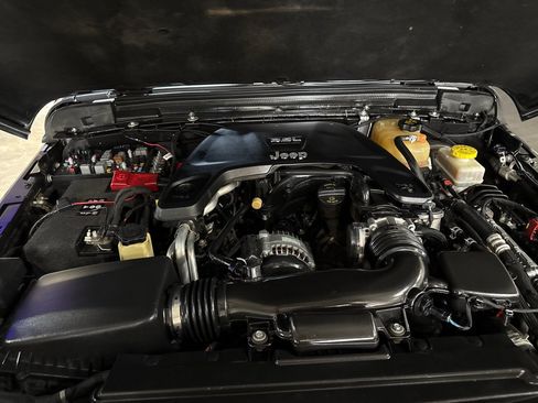 Used 2018 Jeep Wrangler Unlimited Sport AWD/4WD image 13
