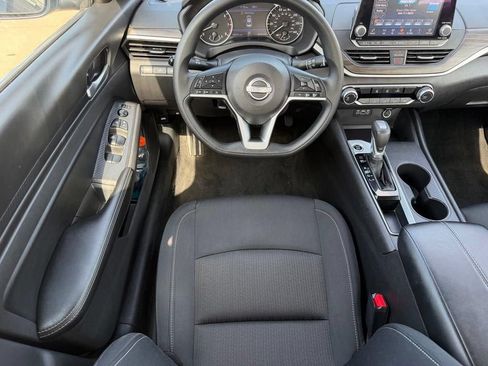 Used 2025 Nissan Altima 2.5 SV FWD image 9