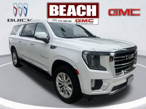 Used 2021 GMC Yukon XL SLT w/ SLT Premium Package AWD/4WD image 3