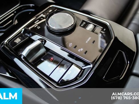 Used 2025 BMW 530i w/ Premium Package image 39