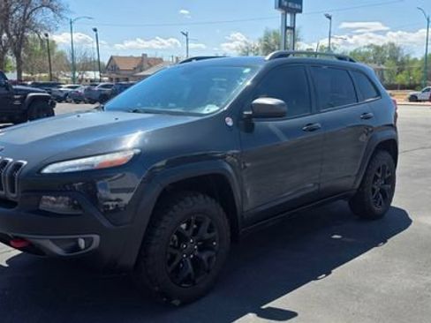 Used 2017 Jeep Cherokee Trailhawk w/ Cold Weather Group AWD/4WD image 2