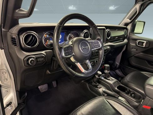Used 2022 Jeep Wrangler Unlimited Sahara AWD/4WD image 4