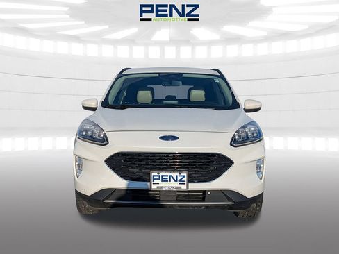 Used 2020 Ford Escape Titanium image 2