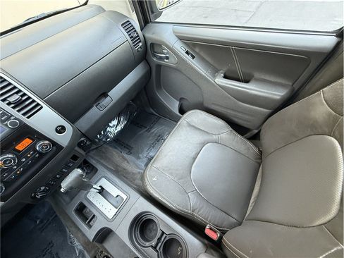 Used 2017 Nissan Frontier PRO-4X w/ Pro-4x Luxury Package AWD/4WD image 9
