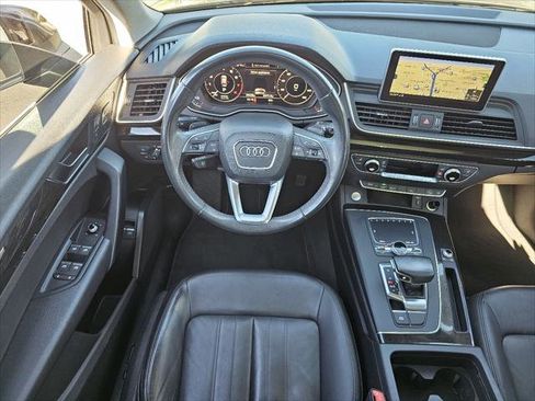 Used 2020 Audi Q5 e Premium w/ Convenience Package image 5