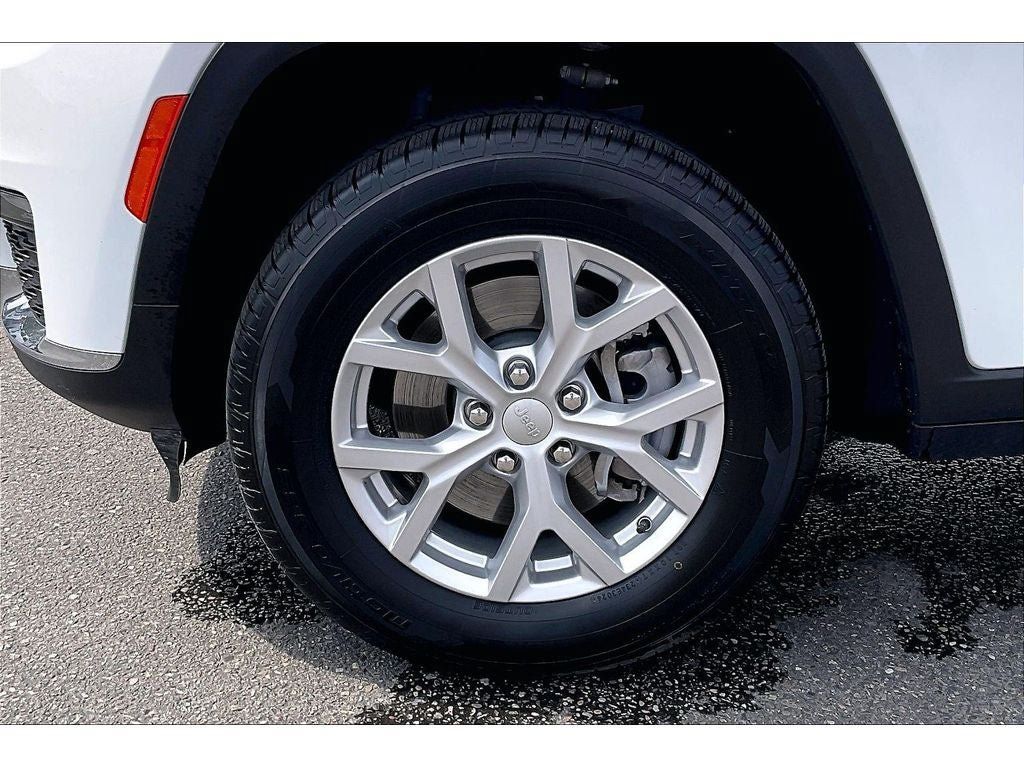 Used 2023 Jeep Grand Cherokee L Limited AWD/4WD image 10