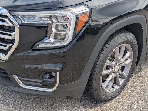 Used 2024 GMC Terrain SLT FWD image 9
