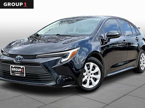 Used 2024 Toyota Corolla LE image 1