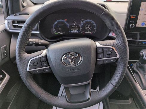 Certified 2025 Toyota Sienna Limited AWD/4WD image 14