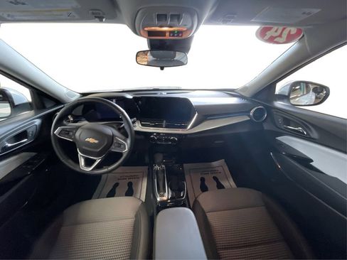 Certified 2024 Chevrolet Trax LT w/ Sunroof Package image 19