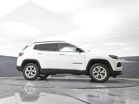 Used 2025 Jeep Compass Latitude AWD/4WD image 24