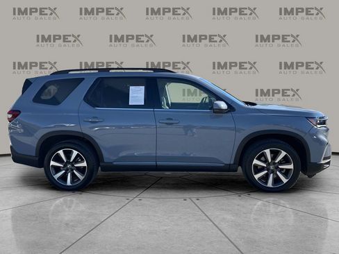 Used 2025 Honda Pilot Touring image 6