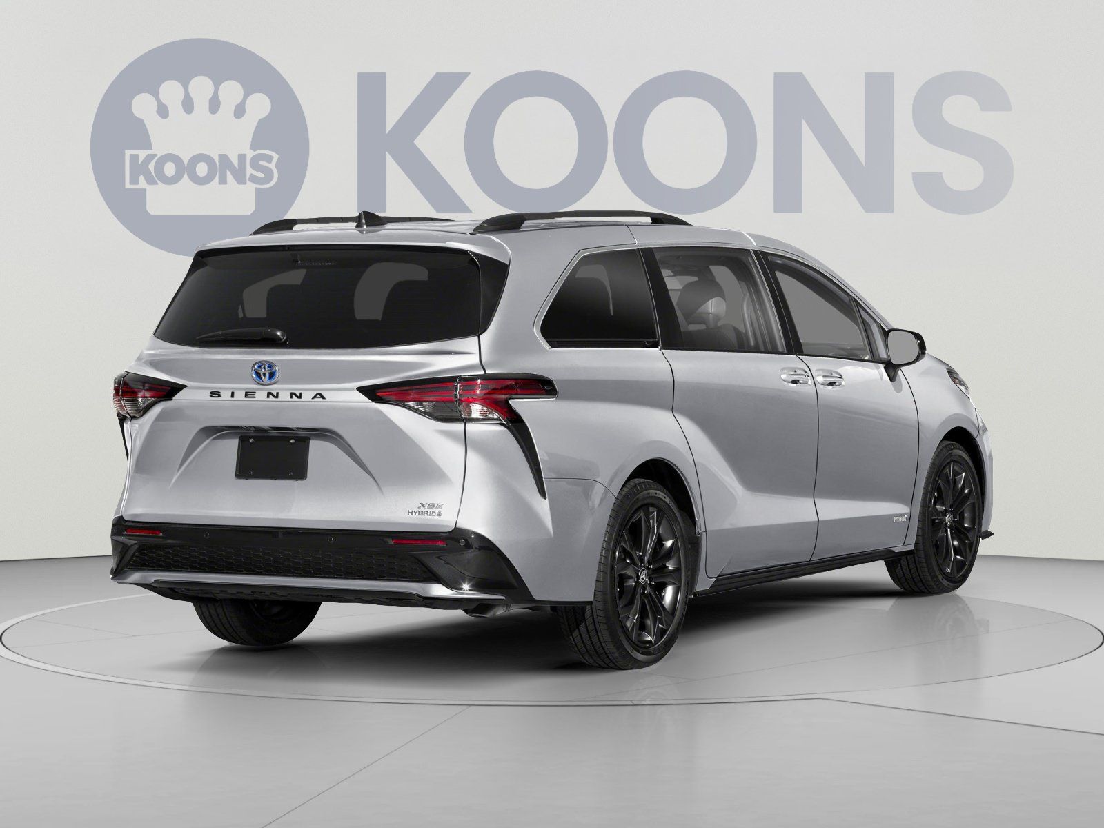 Used 2023 Toyota Sienna XSE AWD/4WD image 2