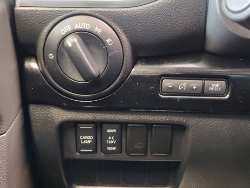 Used 2020 Nissan Titan SV w/ SV Convenience Package image 26